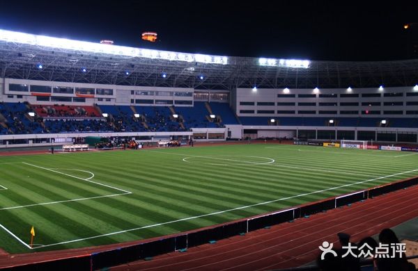 源深篮球公园图片