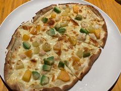甜菜牛油果鲜虾披萨-JINNS锦时 steak&pizza(浸信会礼拜堂旧址店)