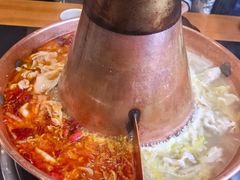 -果松木炭酸菜铜火锅·外婆参鸡汤