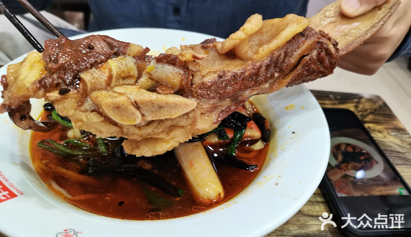 尺寸惊人的牛排板面