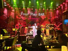 -FOUR PLAY BAR