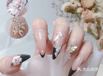 经典法式渐变 手绘花朵美甲 简约轻奢蝴蝶