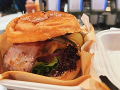 美式经典牛肉汉堡-shark burger·鲨鱼汉堡(交子大道店)