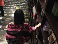 -钟书阁(松江泰晤士小镇店)