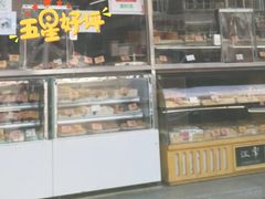 面包甜点陈列柜-壹心榴莲千层蛋糕甜品店