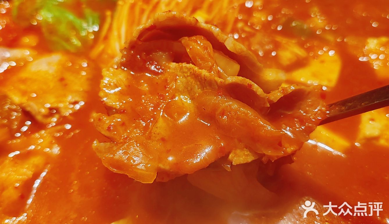 韩国街的魅力，炭烤鳗鱼和活章鱼的绝美之味