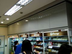 -全家便利店(上海南站站店)