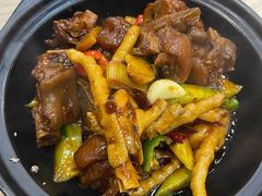 姜辣凤爪烧猪蹄-江城燕子大排档(江汉路步行街店)