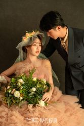 -现代经典婚纱摄影