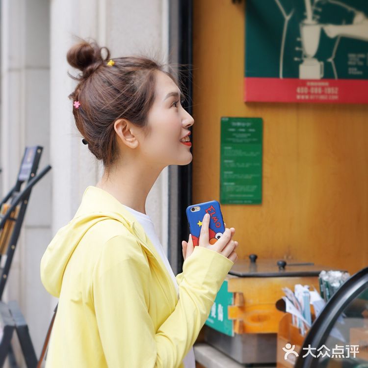 鸡蛋仔大概是最平价的街边甜品小吃，外脆里嫩的甜香！