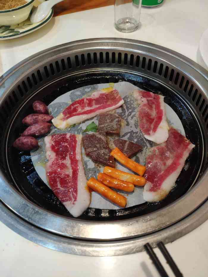 金百合火锅烤肉-"开了新店之后第一次去,环境很好.吃的烤.