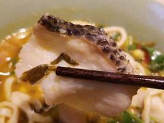 藤椒酸菜黑鱼面-陳八两面家(滨江天街店)