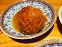 咸蛋黄狮子头-老外婆本帮面(塔城路店)