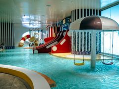 -涨巢·潮玩水疗局