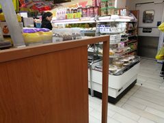 -全家便利店(襄阳南路店)