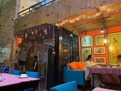 -香巴拉云南餐厅(华莱坞店)