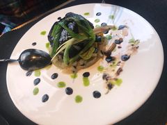 盘煎银鳕鱼配黑橄榄酱汁-AZUL by FUEL蓝色·法式酒馆(琶醍店)