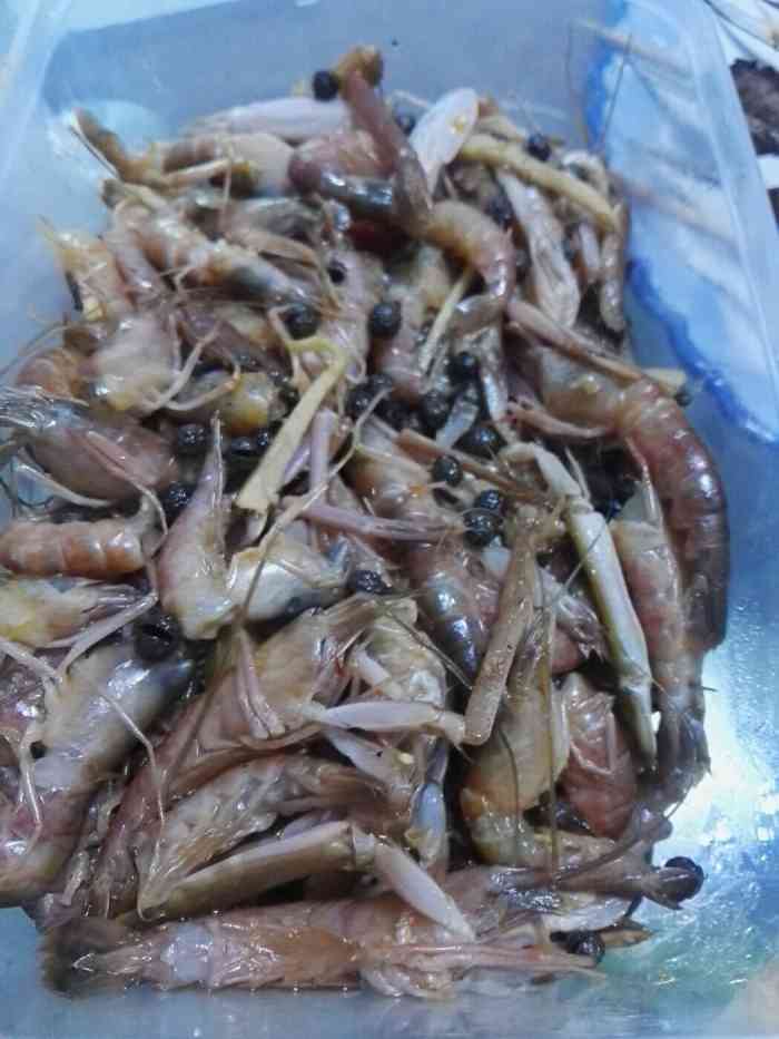 打分 都不新鲜了,买了一盒嘎嘣虾回来,都不能吃,臭了都.烤串味道一般.