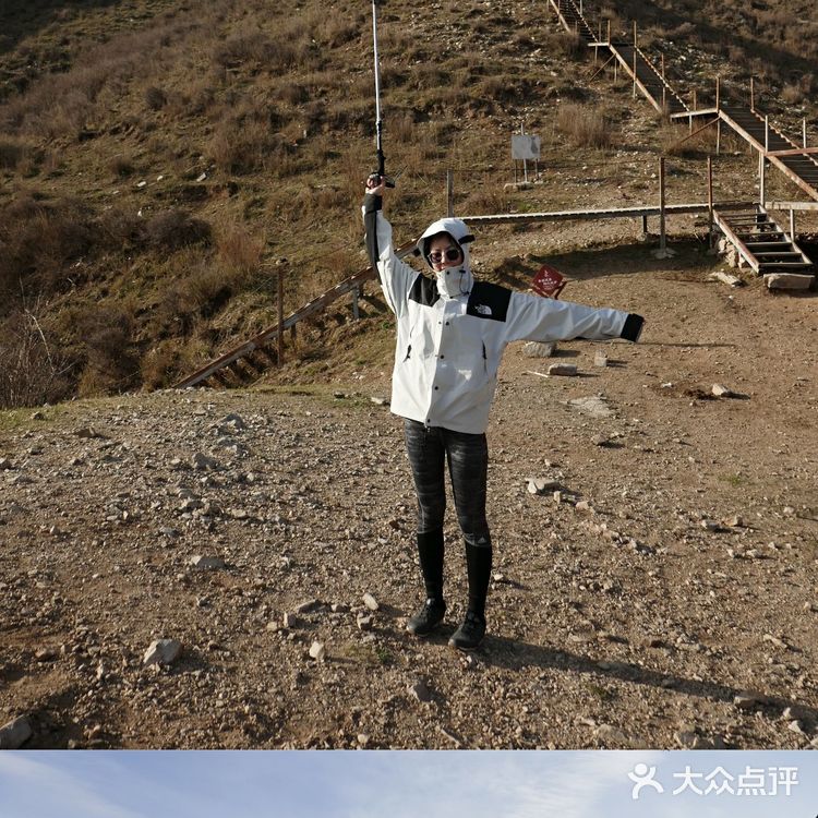 带着毛孩子🐶去灵山露营⛺️体验季节变化吧[加油]