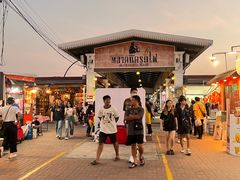 -席娜卡琳火车铁道夜市