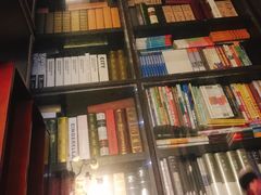 -钟书阁(松江泰晤士小镇店)