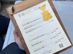 -彳亍咖啡·这里(水湾路店)