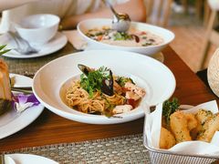 -Chom Cafe and Restaurant