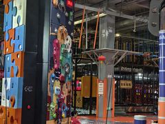 -嗨翻Hi-Fun竞技主题乐园·蹦床团建生日轰趴(荆川 国光1937店)