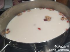 -尚尚仙·酸汤猪手·猪肚鸡火锅(华联万柳购物中心店)