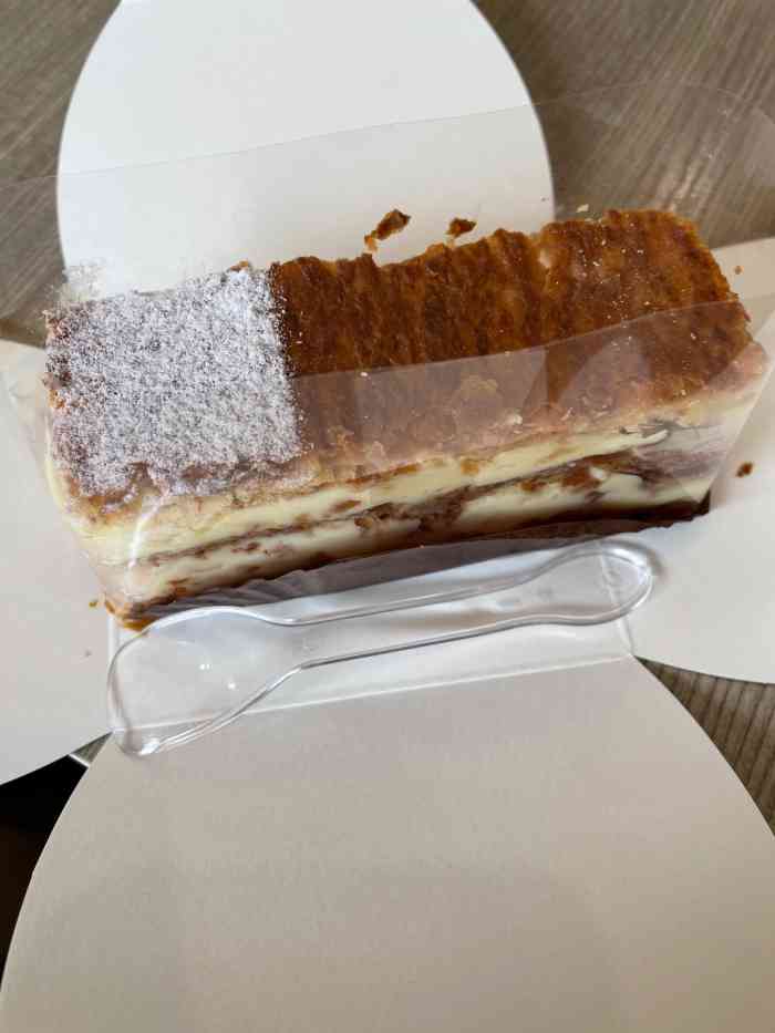 blue洛兰西点(粮道街店)-"在旁边吃串串等位无聊就跟十八少顺便来.