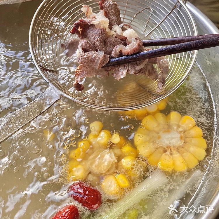 在广州的全牛宴潮汕牛肉火锅真的把人香迷糊～