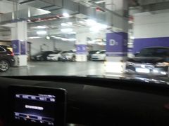 -龙湖虹桥天街-停车场