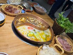 -洱火云南酸菜牛肉火锅(石景山当代商城店)