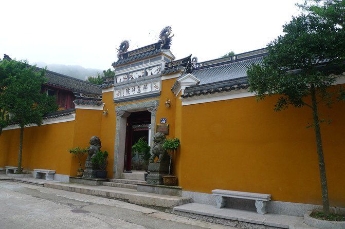 祥慧庵位于飞沙岙东青石湾,是在清嘉庆间,由僧广裕在旧长慧庵废址上