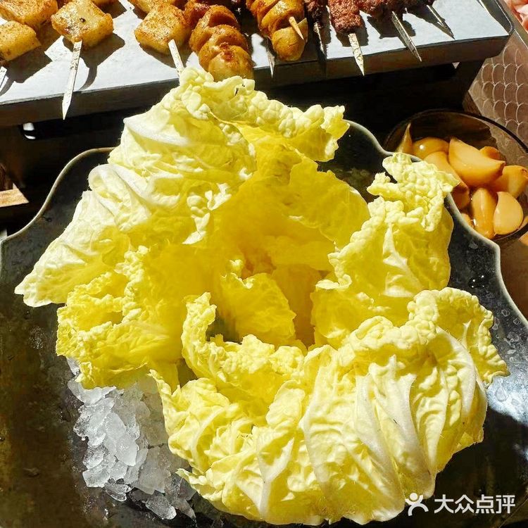 开开心心吃户外烧烤涮肉 