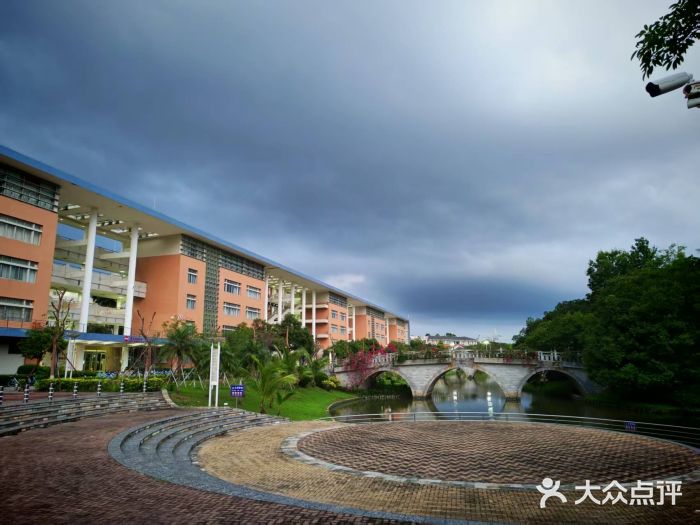 广东外语外贸大学(白云山校区)图片