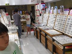 -美式眼镜·授权蔡司.依视路.尼康.豪雅.明月(人民广场店)