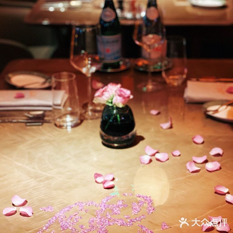 [礼花]北京探店｜京城氛围天花板，藏在西单大悦城的牛排家❗ 