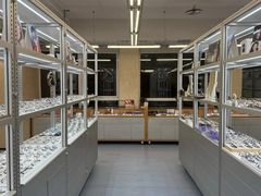 -无奔眼镜·蔡司·依视路授权店(朝阳大悦城店)