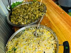 酸菜豆芽-灵山卢梅燕粉店