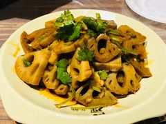 卤藕片-巴厘龙虾·榜首油焖大虾(音乐学院·沿江酒馆店)