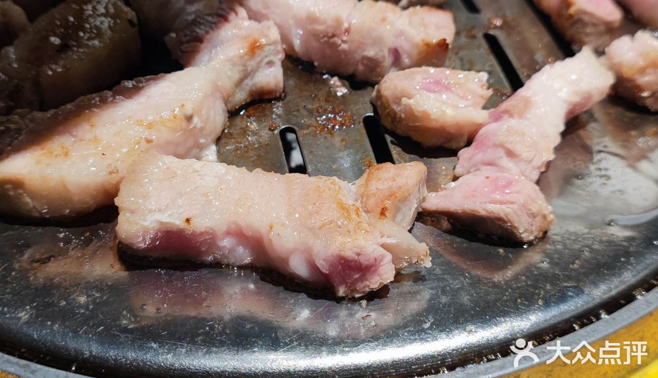 冬天烤肉最暖和了