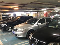 -新世界百货崇文店停车场