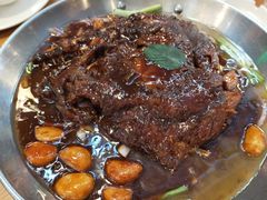 干锅碟鱼头-山楂树融合菜餐厅