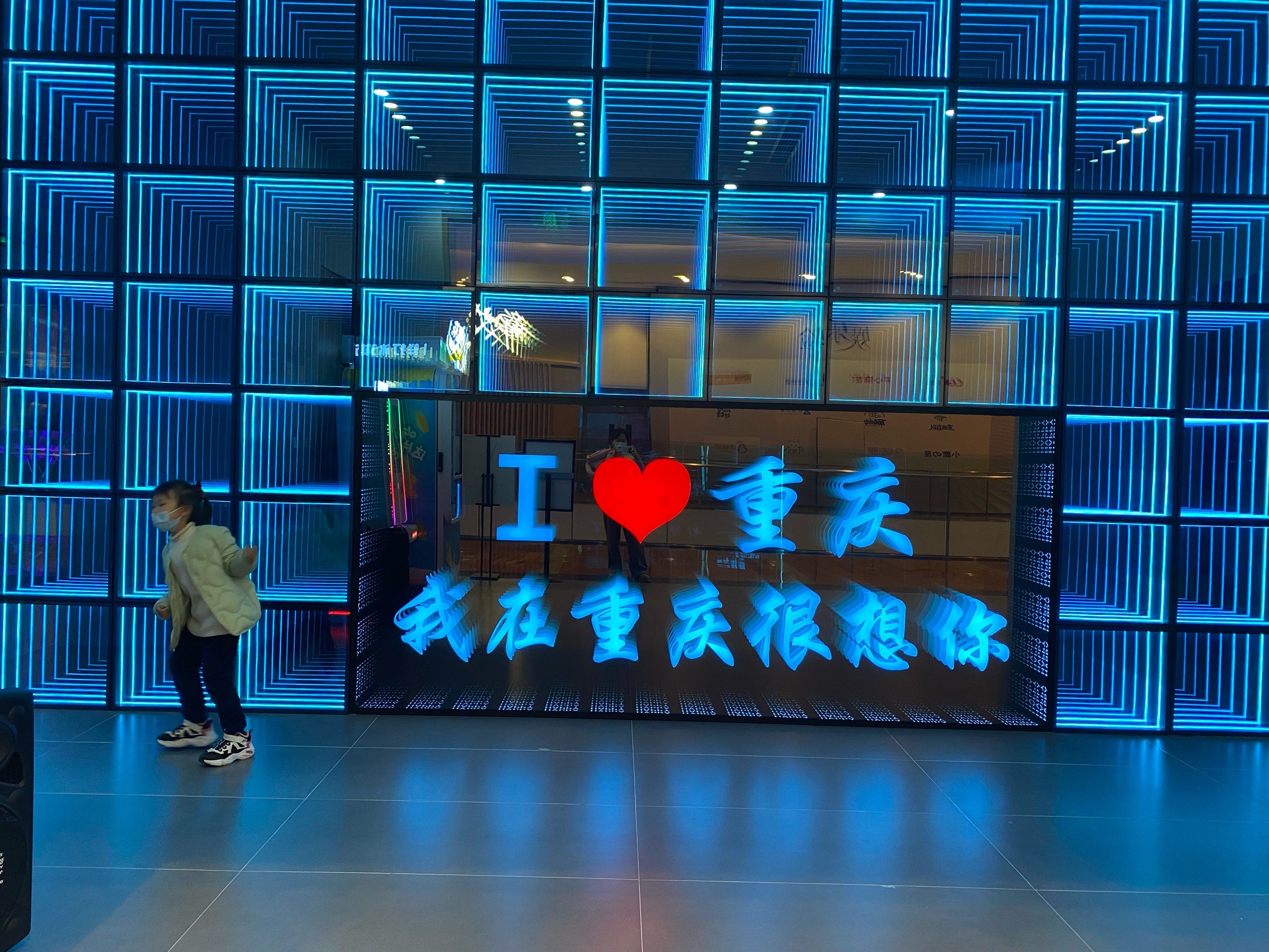 推荐项目:飞越重庆,可以看重庆的许多景点