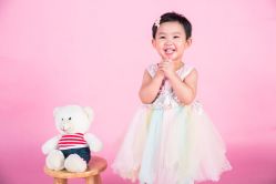 -现代经典婚纱摄影