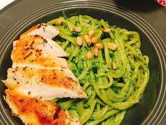 松子罗勒意面配香草鸡胸肉-404干式熟成牛排馆•聚会餐厅