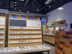 -LOOK眼镜·蔡司依视路配镜(宝山万达店)