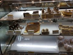 面包甜点陈列柜-老大昌(淮海中路店)