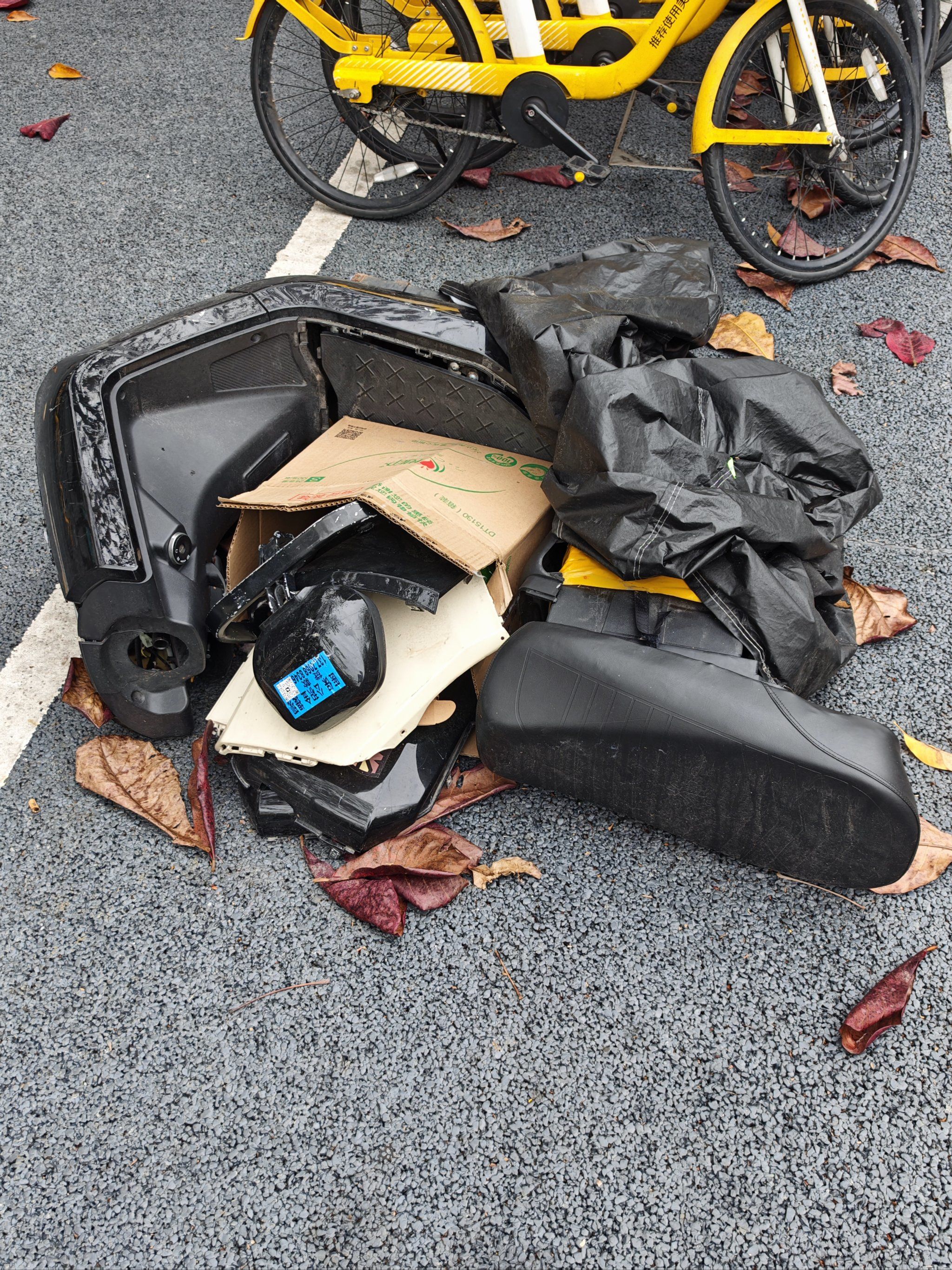 深圳街头看到🛵好惨的电动车❗